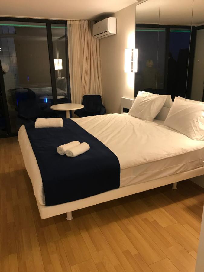 Hotel Orbi City Batumi Bagian luar foto